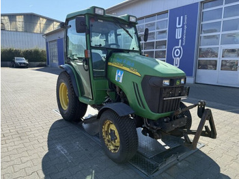 JOHN DEERE Kommunaltraktor