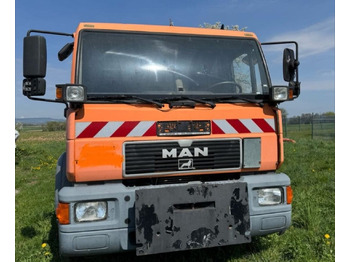 Abrollkipper MAN LE 18.280 4x2 LL LE 18.280 4x2 LL, 6-Zylinder, Winterdienstausstattung: das Bild 2