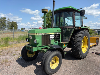 JOHN DEERE 2140 Traktor