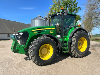 JOHN DEERE 7930 Traktor