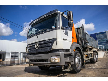 Kipper, Autokran Mercedes AXOR 2533 L - HIAB 244 E-4 HIPRO: das Bild 2
