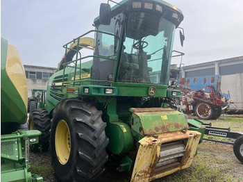 JOHN DEERE 7700 Feldhäcksler