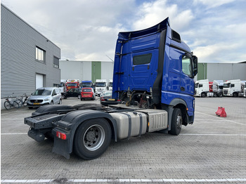 Sattelzugmaschine Mercedes-Benz Actros 1842 StreamSpace / 939 dkm / 2 Tanks / NL Truck: das Bild 2 Sattelzugmaschine Mercedes-Benz Actros 1842 StreamSpace / 939 dkm / 2 Tanks / NL Truck: das Bild 2
