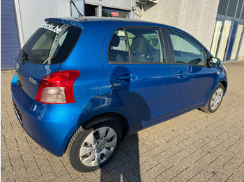 Schrägheck Toyota Yaris **PETROL-ESSENCE-AC**: das Bild 4