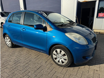 Schrägheck Toyota Yaris **PETROL-ESSENCE-AC**: das Bild 3