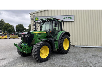 JOHN DEERE Kommunaltraktor