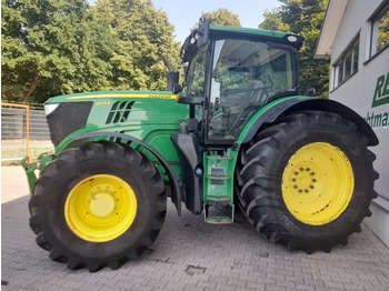 JOHN DEERE 6215R Traktor