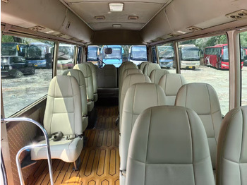 Kleinbus, Personentransporter Toyota Coaster: das Bild 2