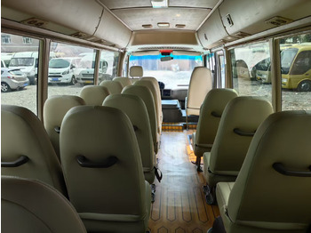 Kleinbus, Personentransporter Toyota Coaster: das Bild 3