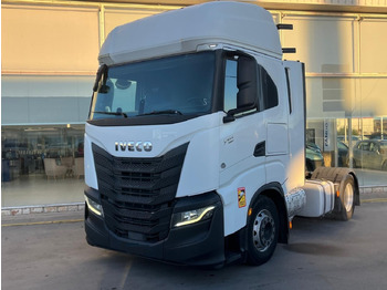 IVECO Sattelzugmaschine