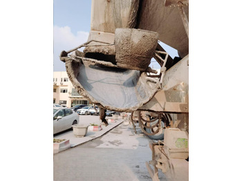 Fahrmischer XCMG Official Second Hand G4804B HOWO Concrete Mixer Truck 12 Cubic Hydraulic Concrete Mixer Price List: das Bild 4