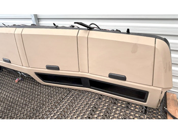Fahrerhaus und Interieur MERCEDES-BENZ UPPER COCKPIT STORAGE COMPARTMENTS SHELVES SHELF STORAGE COMPARTMENT GIGA SPACE CAB: das Bild 4
