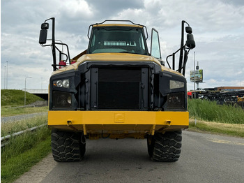 Knickgelenkter Dumper Caterpillar 740B: das Bild 4