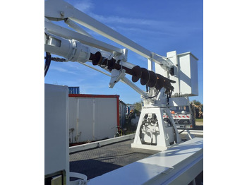 Pritsche LKW, Autokran Camion tarieres Plantation Poteaux France Telecom: das Bild 4