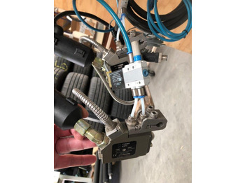 Druckmaschine Dynatec Quattro Challenger glue melter with two application nozzles Dy 2002 control unit for 8 channels: das Bild 5 Druckmaschine Dynatec Quattro Challenger glue melter with two application nozzles Dy 2002 control unit for 8 channels: das Bild 5