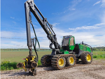 JOHN DEERE Harvester