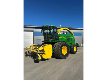 JOHN DEERE 7200 Feldhäcksler