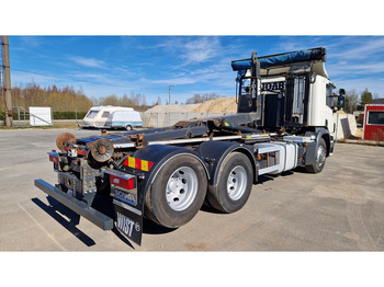Abrollkipper Scania P410 6X2: das Bild 3