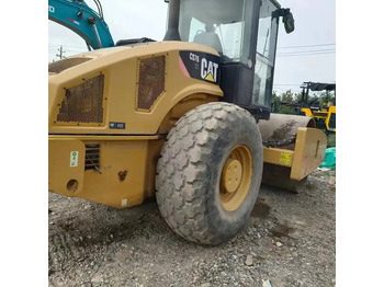 CATERPILLAR Straßenwalze