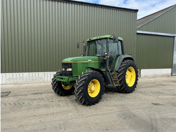 JOHN DEERE 6800 Traktor