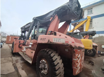KALMAR Reach stacker