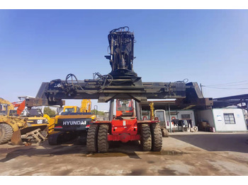 KALMAR Reach stacker