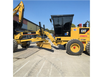CATERPILLAR 140K Grader