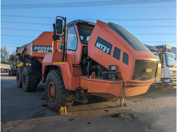 DOOSAN Knickgelenkter Dumper