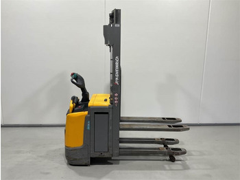 JUNGHEINRICH Hochhubwagen