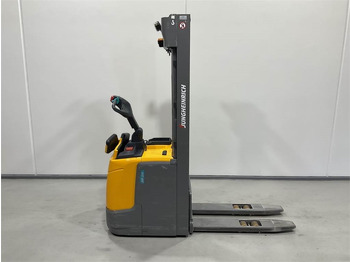 JUNGHEINRICH Hochhubwagen