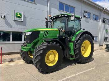 JOHN DEERE 6215R Traktor