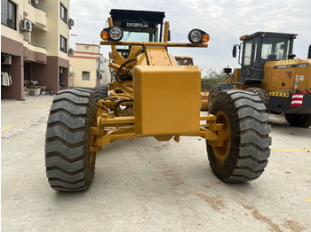 Grader CATERPILLAR 140H: das Bild 2