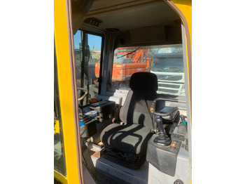 Bulldozer CATERPILLAR D5G: das Bild 2 Bulldozer CATERPILLAR D5G: das Bild 2