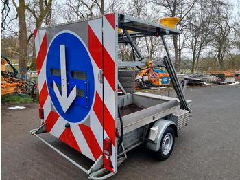 Mersch LED Absperrtafel 2017 Nissen Anlage Verkehrsleitanhänger Verkehrssicherungsanhänger Sperrwand Verkehrsleittafel Verkehrsleitanhänger – Leasing Mersch LED Absperrtafel 2017 Nissen Anlage Verkehrsleitanhänger Verkehrssicherungsanhänger Sperrwand Verkehrsleittafel Verkehrsleitanhänger: das Bild 1