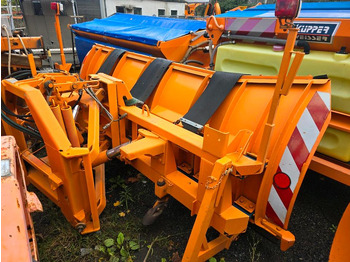 UNIMOG Schneepflug
