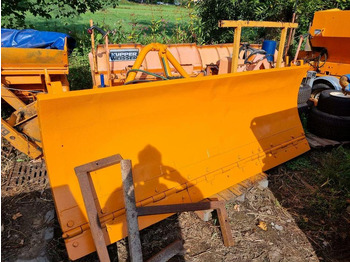 UNIMOG Schneepflug