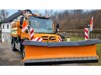 UNIMOG Schneeräumfahrzeug