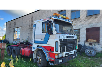 SCANIA R142 Sattelzugmaschine