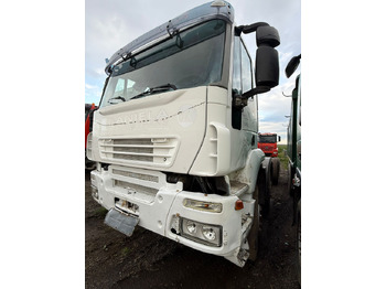 IVECO Trakker Fahrgestell LKW
