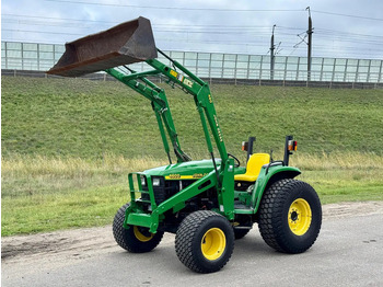 JOHN DEERE Traktor