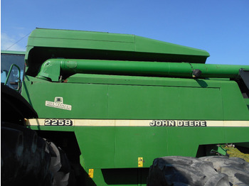 JOHN DEERE 2258 Mähdrescher