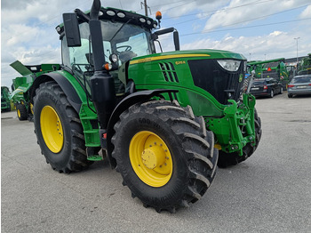 JOHN DEERE 6215R Traktor