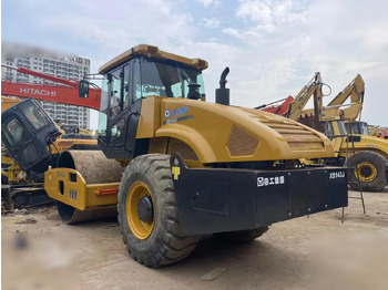Walzen XCMG XS143J: das Bild 2