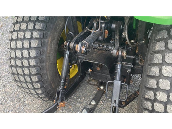 Kommunaltraktor John Deere 3033 R: das Bild 5 Kommunaltraktor John Deere 3033 R: das Bild 5
