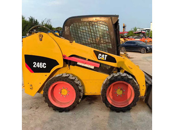 CATERPILLAR Kompaktlader