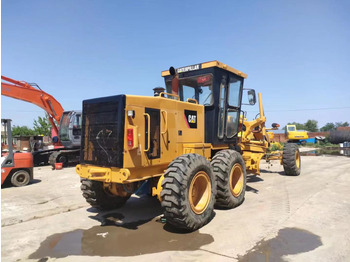 Grader CATERPILLAR 140K: das Bild 2