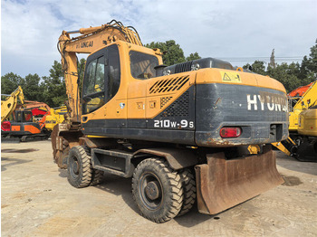 Mobilbagger Hyundai R210W-9S: das Bild 3