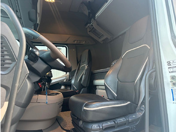 Sattelzugmaschine DAF XG+530 Vollausstattung: das Bild 5