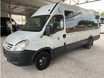 Reisebus Iveco Daily: das Bild 4