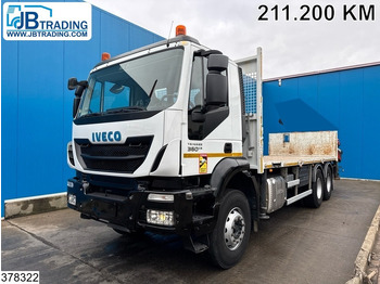 IVECO Trakker Pritsche LKW